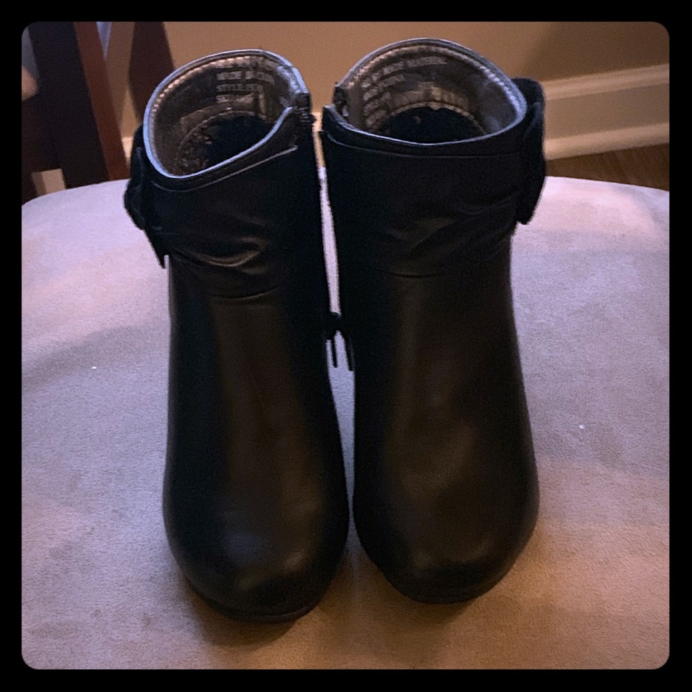 Like new toddler ankle booties!
